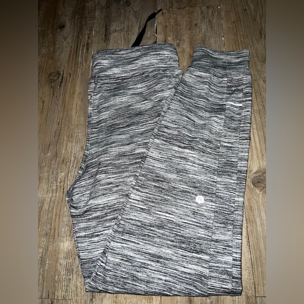 Pants lululemon Gray size 6 for lady